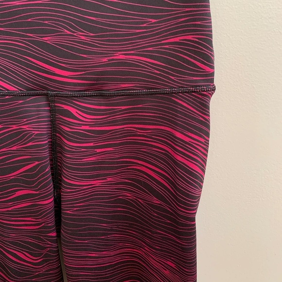 LULULEMON WUNDER UNDER CROP - Picture 3 of 3